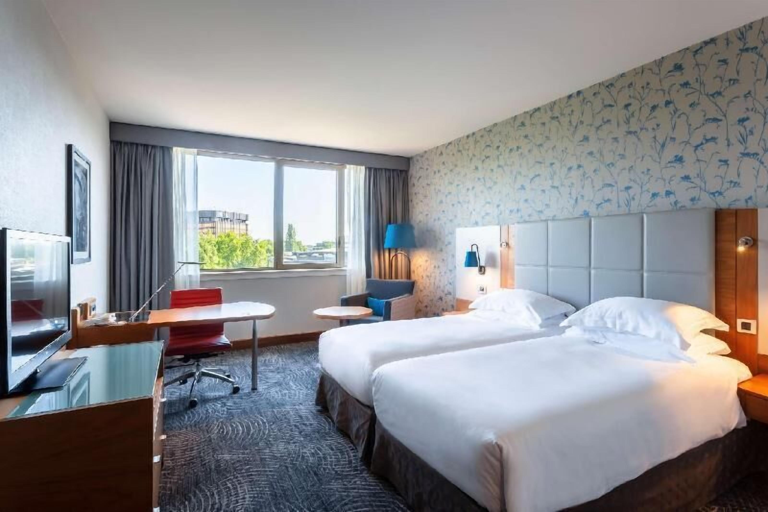 Hochwertige Bettwaren, Pillowtop-Betten, Zimmersafe, Schreibtisch