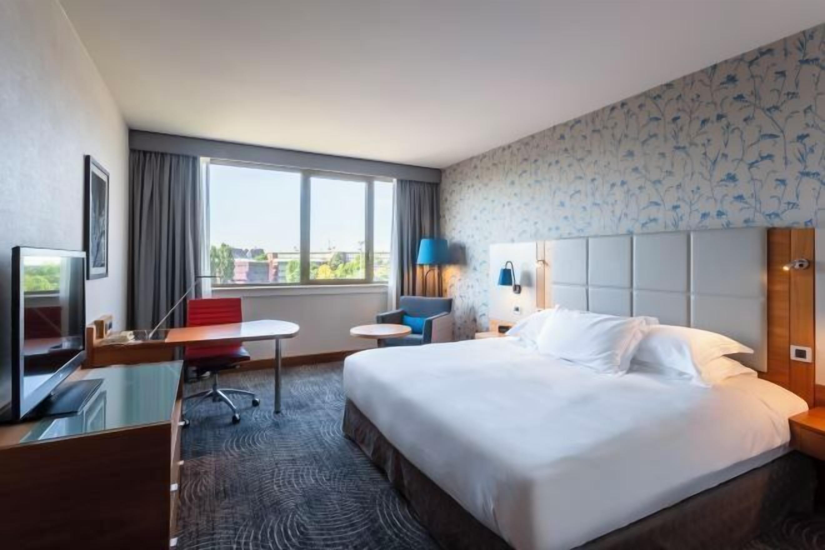 Premium bedding, pillow-top beds, in-room safe, laptop workspace