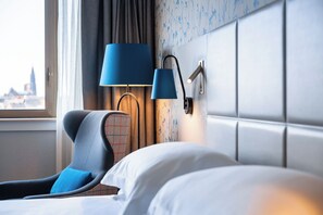 Premium bedding, pillow-top beds, in-room safe, laptop workspace - Hilton Strasbourg (Strasbourg)