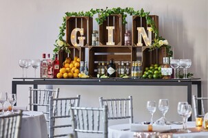 Alfresco dining, serves lunch and dinner