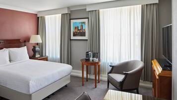 1 ห้องนอน, เครื่องนอนระดับพรีเมียม, ผ้านวมขนเป็ด, ตู้นิรภัยในห้องพัก