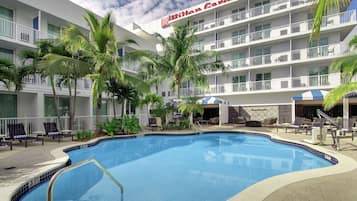 야외 수영장, 07:00 ~ 22:00 오픈, 일광욕 의자