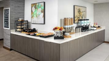 Desayuno buffet diario (USD 15.95 por persona)
