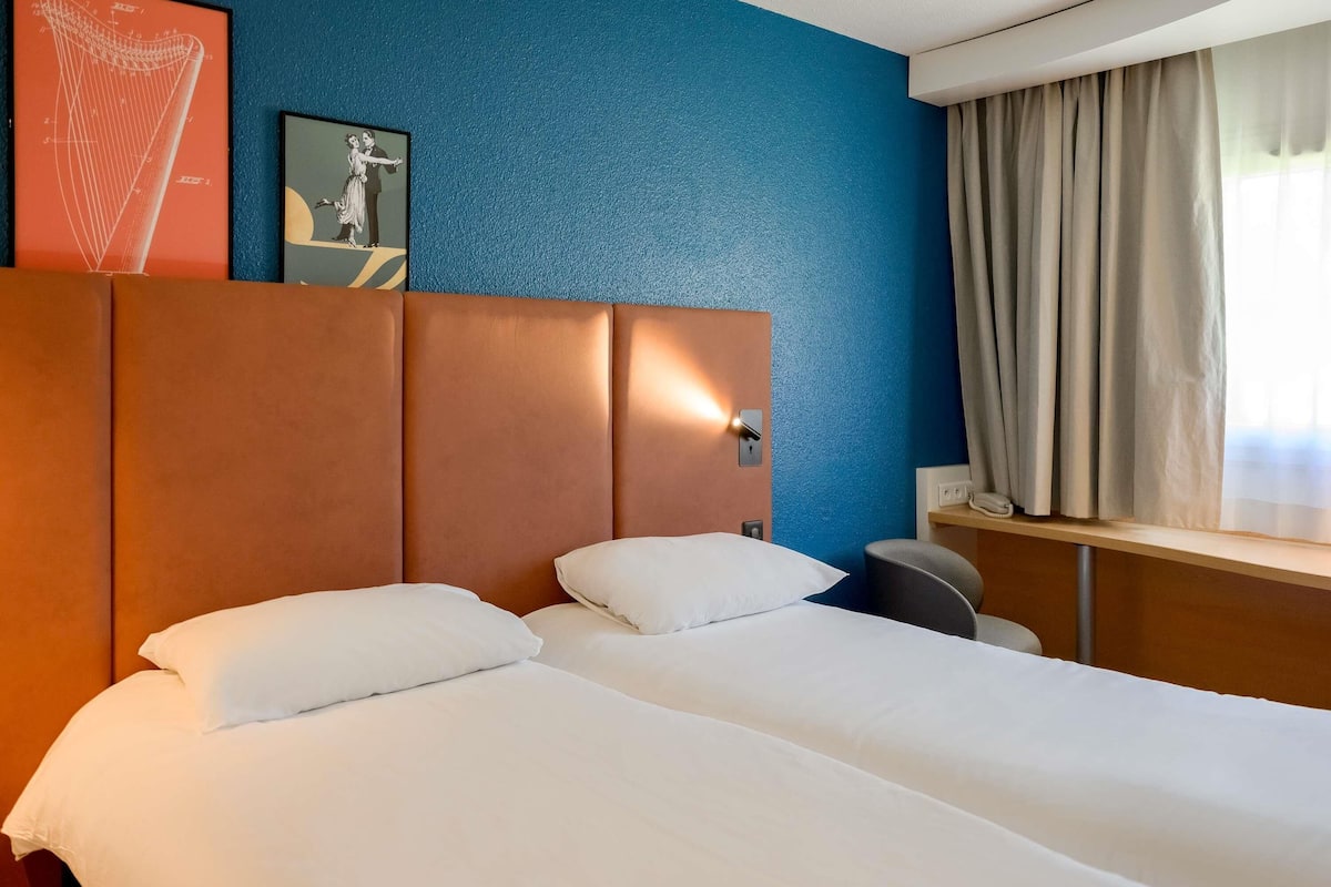 room, 2 single beds | premium bedding, desk, soundproofing, iron/ironing board