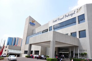 Front of property - Royal Pedregal Hotel (Mexico City)