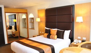 Superior Room | In-room safe, desk, blackout curtains, iron/ironing board - Royal Pedregal Hotel (Mexico City)