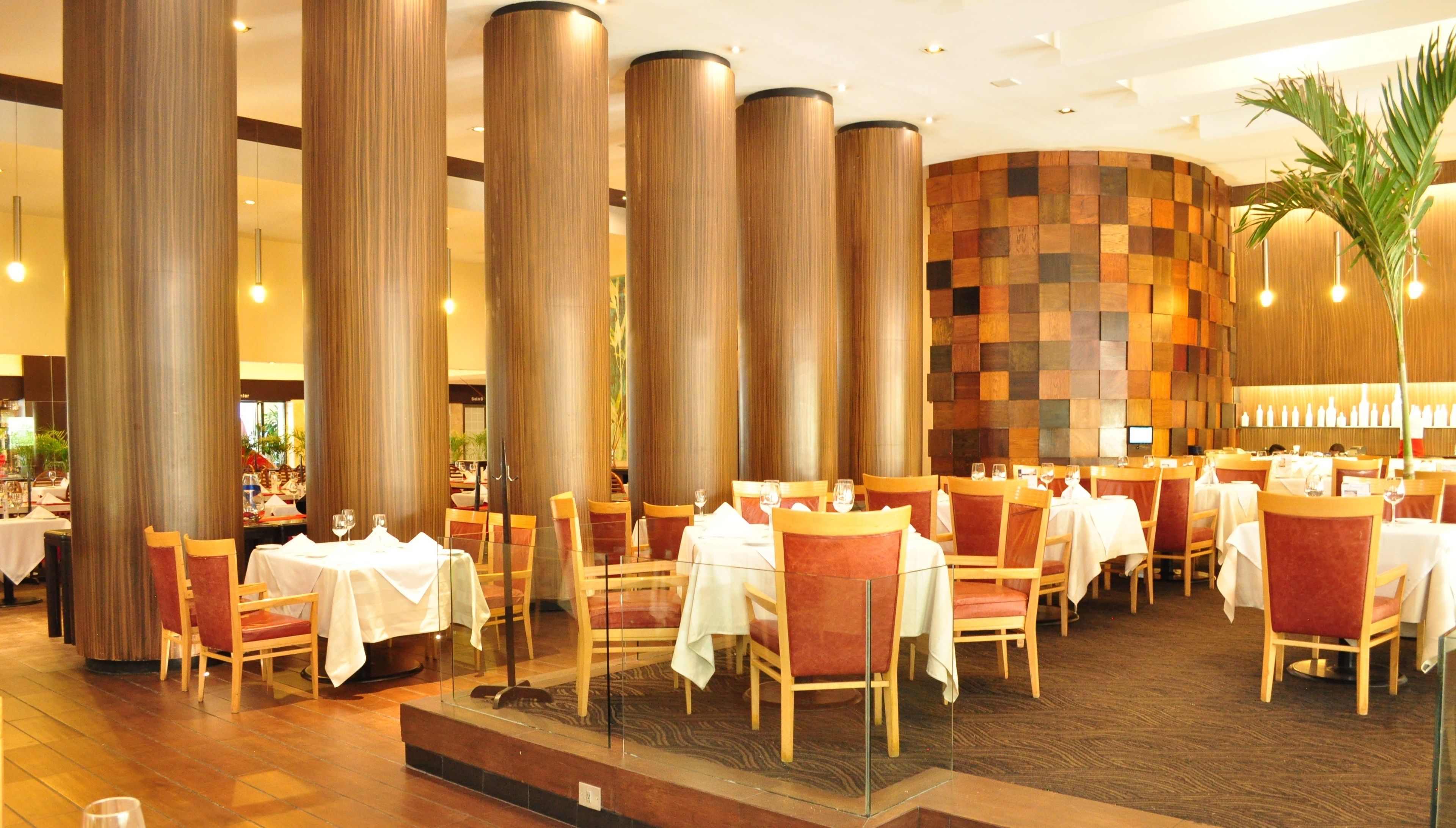 2 restaurants, breakfast, lunch served; local and international cuisine