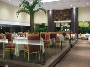 Daily buffet breakfast for a fee