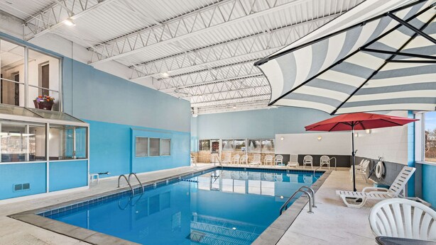 Indoor pool - Quality Inn & Suites Council Bluffs - Omaha East (Council Bluffs)