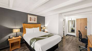 Standard Room, 1 Queen Bed, Non Smoking | In-room safe, desk, laptop workspace, iron/ironing board