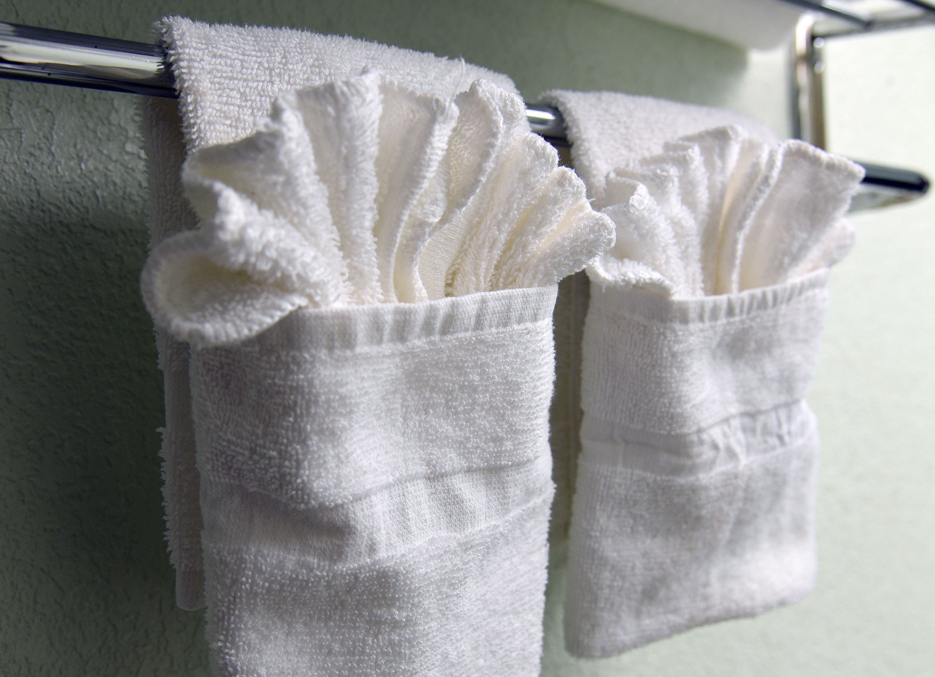 standard room, 1 queen bed, non smoking | in-room safe, desk, laptop workspace, iron/ironing board