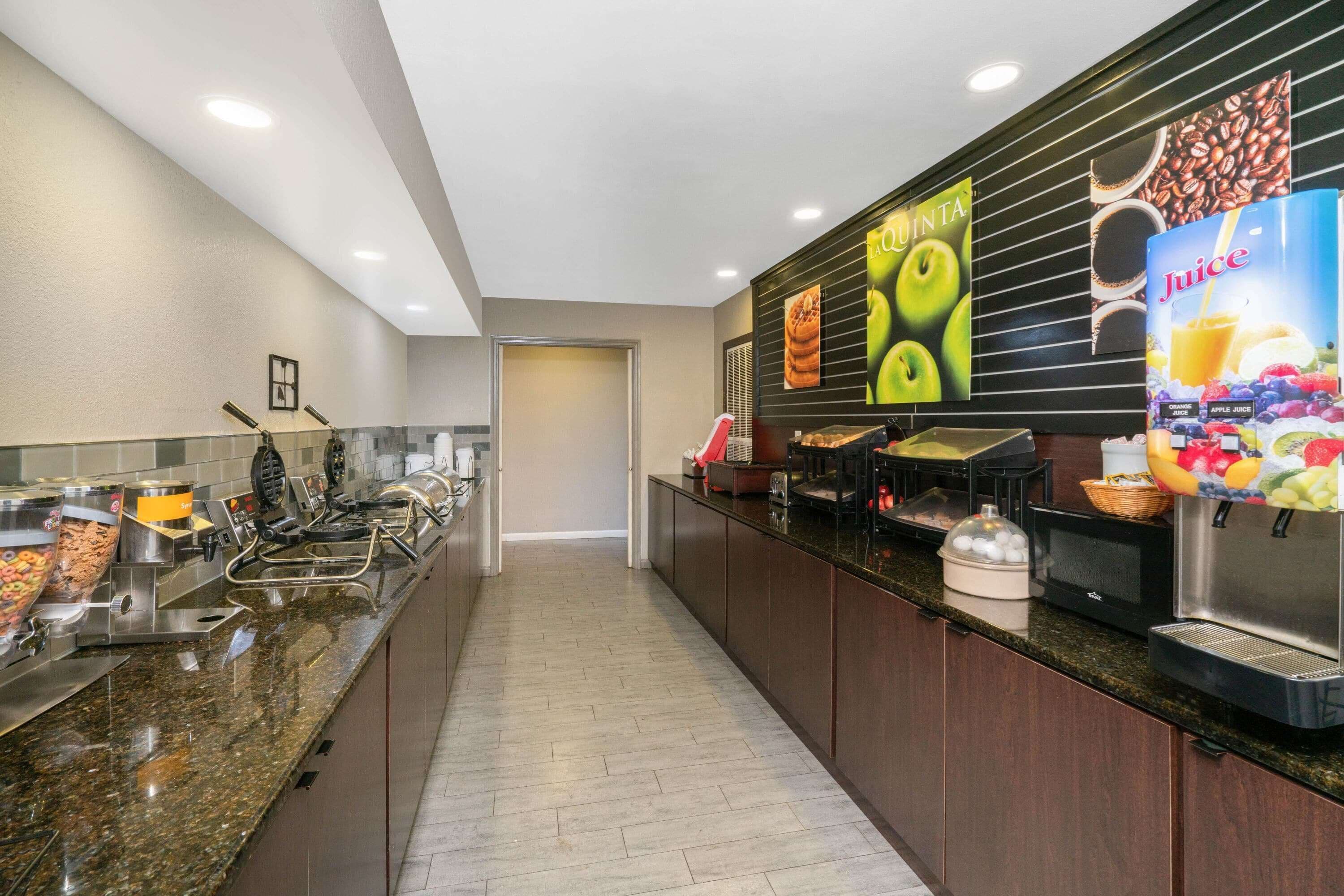 Free continental breakfast 