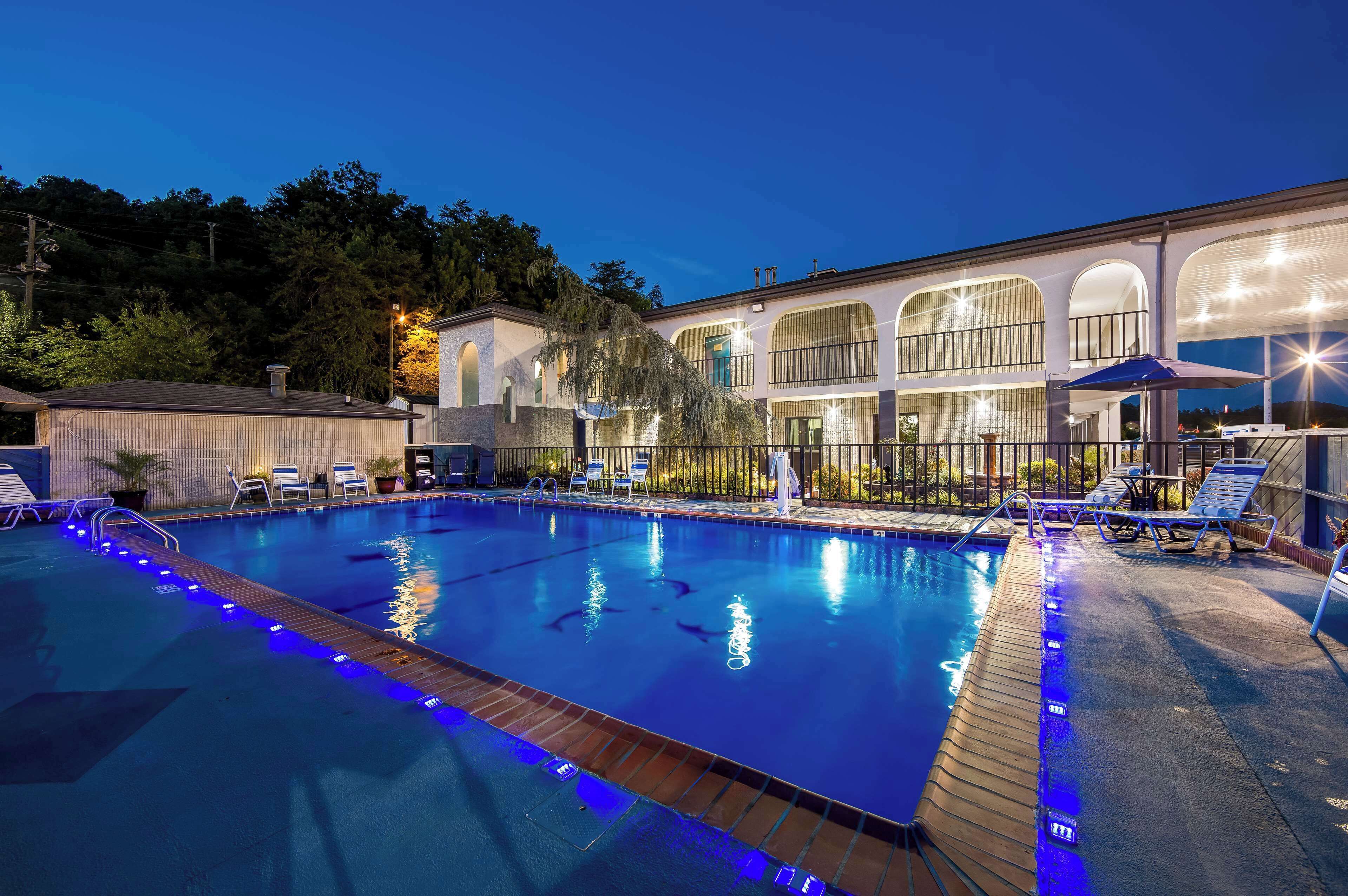Outdoor pool, open 9:00 AM to 9:00 PM, pool umbrellas, pool loungers
