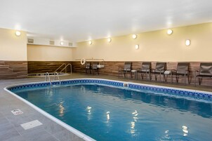 Una piscina cubierta