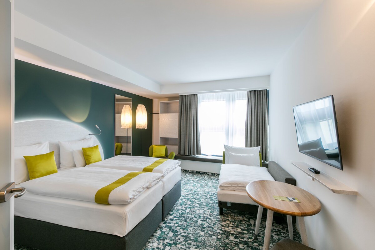 Hypo-allergenic bedding available, in-room safe, desk, laptop workspace