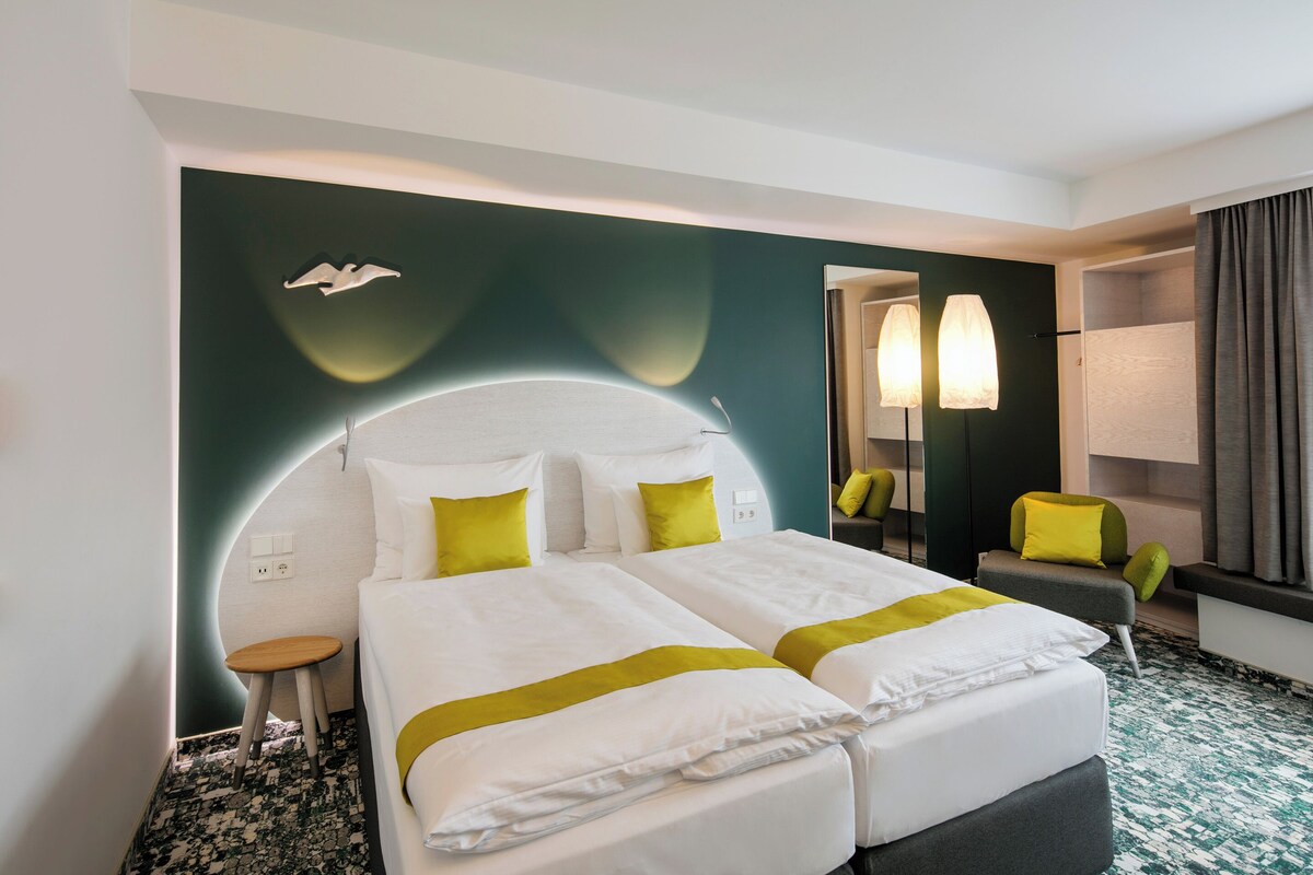 Hypo-allergenic bedding available, in-room safe, desk, laptop workspace