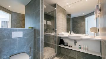 Bruser, gratis toiletartikler, hårtørrer, håndklæder