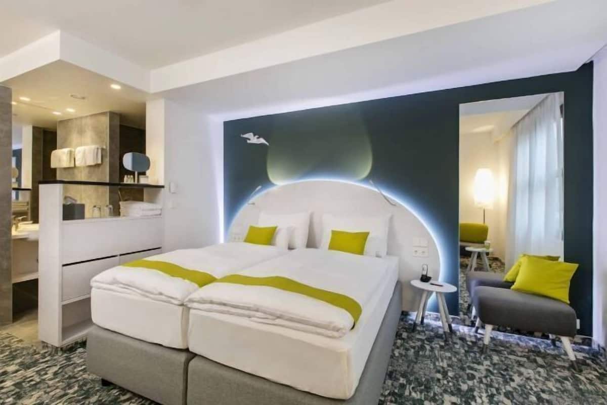 1 bedroom, hypo-allergenic bedding, in-room safe, desk