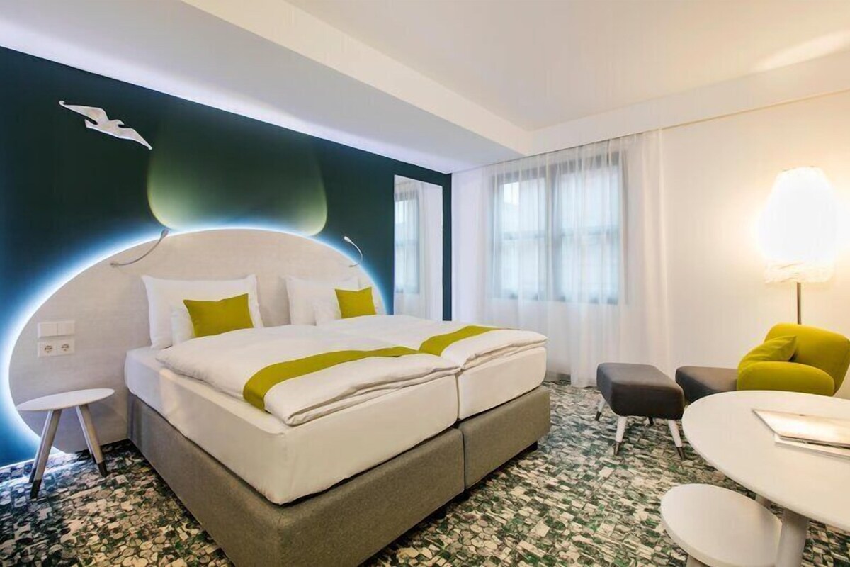 Hypo-allergenic bedding available, in-room safe, desk, laptop workspace