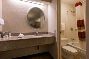 Free toiletries, towels, soap, shampoo - Red Roof Inn Pensacola – I-10 at Davis Highway (Pensacola)