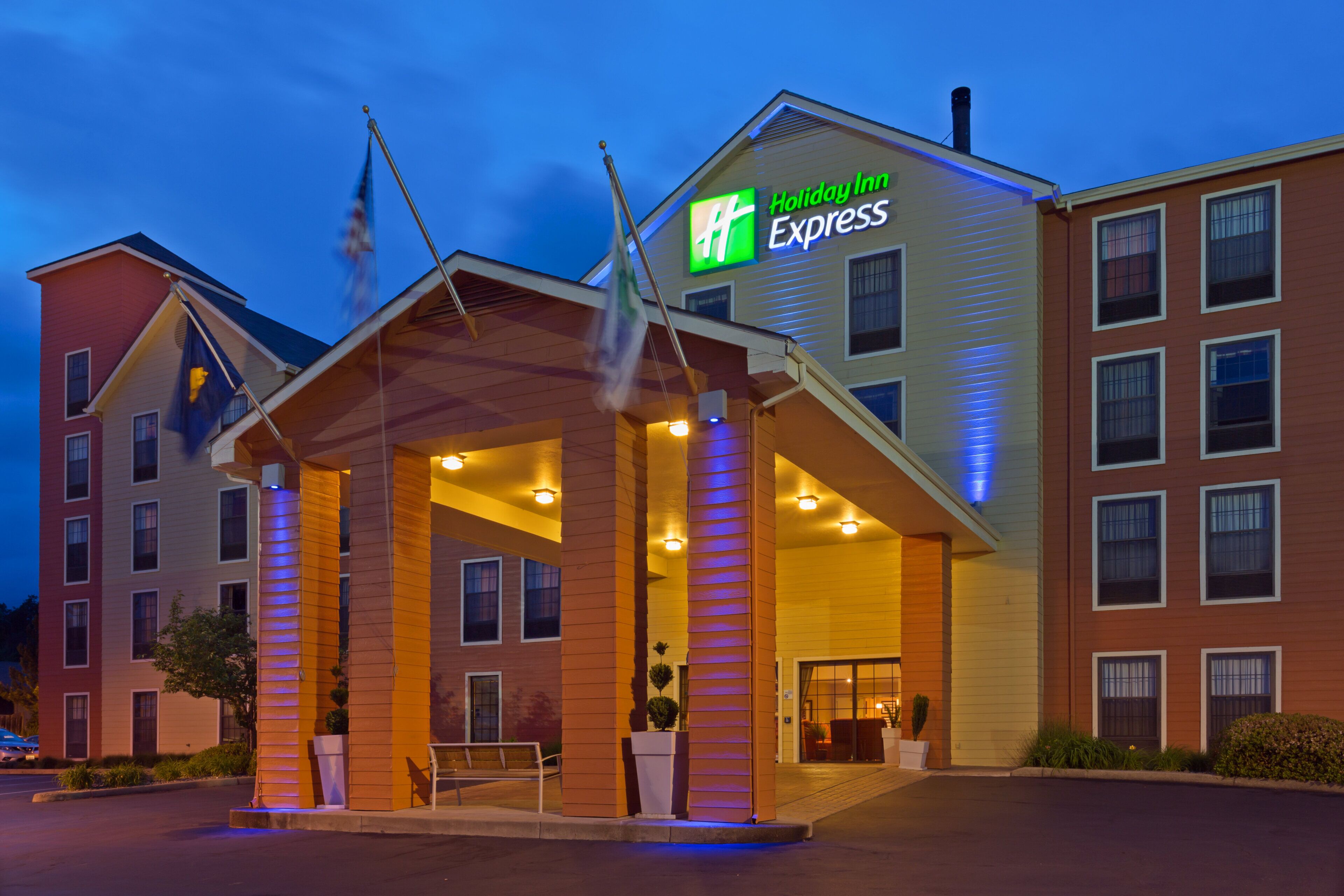 A Holiday Inn Express hotel with a covered entrance, multiple floors, and a parking lot.