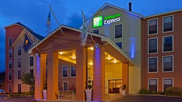 A Holiday Inn Express hotel with a covered entrance, multiple floors, and a parking lot.