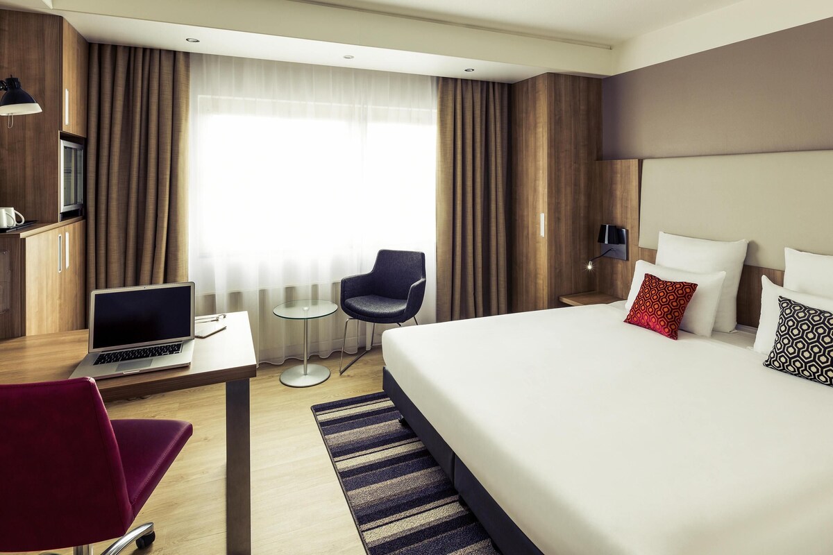 Standard Double Room, 1 Katil Kelamin (Double) | Bar mini, peti besi dalam bilik, meja, langsir/tirai gelap terus 