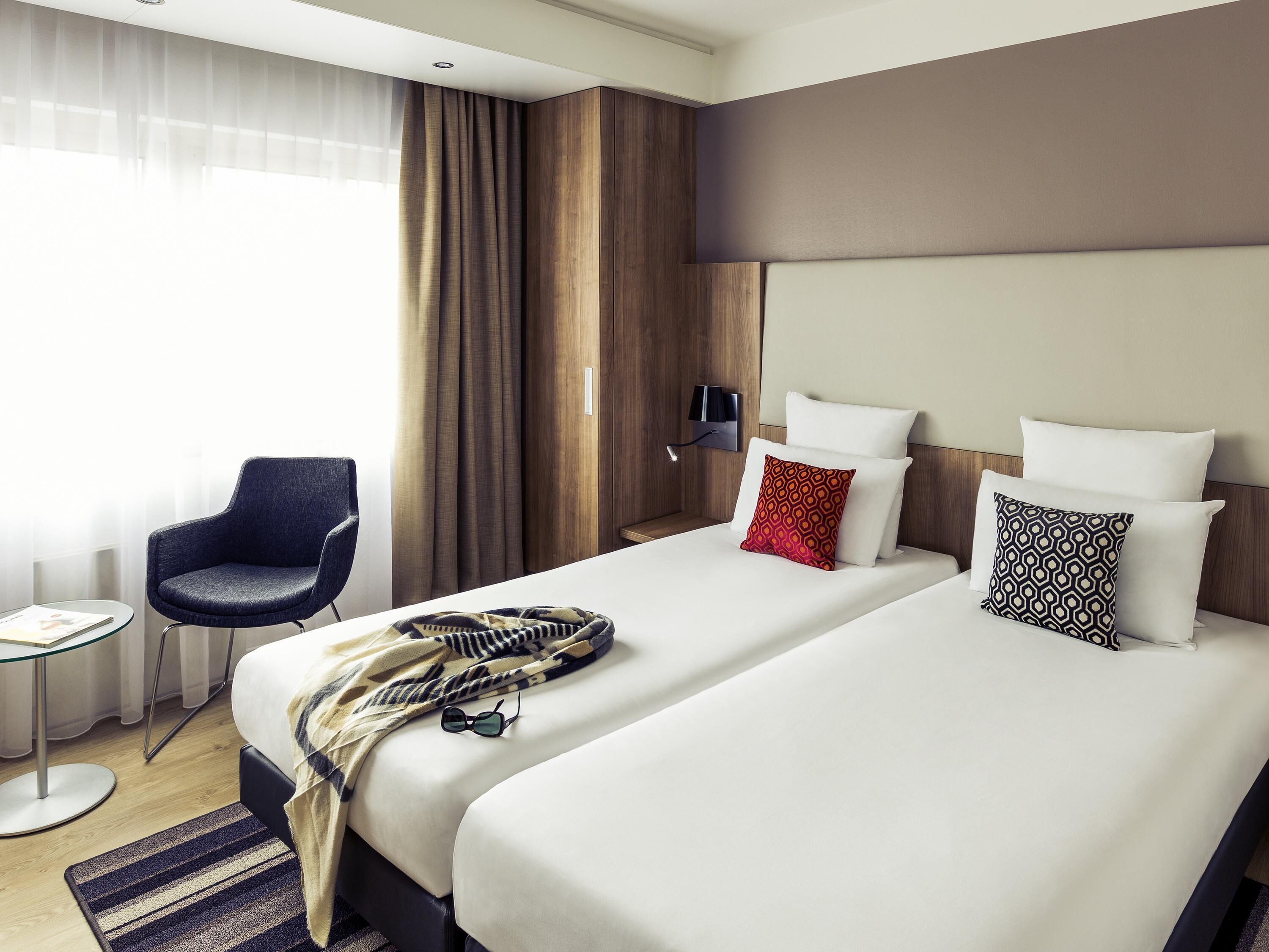 Habitació amb dos llits individuals estàndard, 2 llits individuals | Minibar, caixa forta a l'habitació, escriptori i cortines opaques 