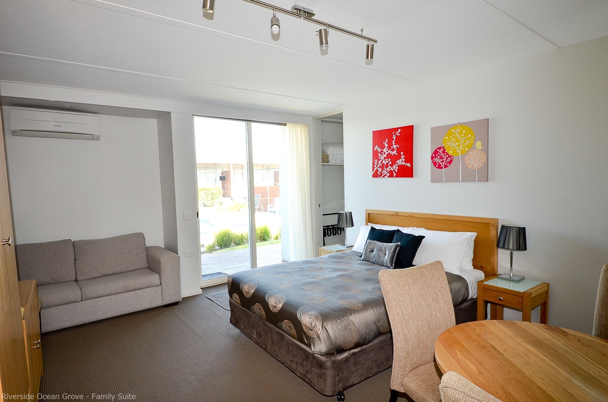 家庭房, 2 间卧室, 公共浴室 | 办公桌、熨斗/熨衣板、免费 WiFi、床单