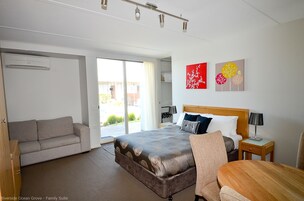 Motel Family Room | Desk, iron/ironing board, free WiFi, bed sheets