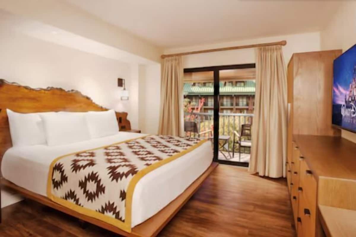 Coffres-forts dans les chambres, fer et planche à repasser