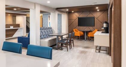 Holiday Inn Express Portland South-Lake Oswego by IHG