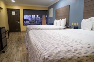 客房内保险箱、办公桌、熨斗/熨衣板、免费 WiFi