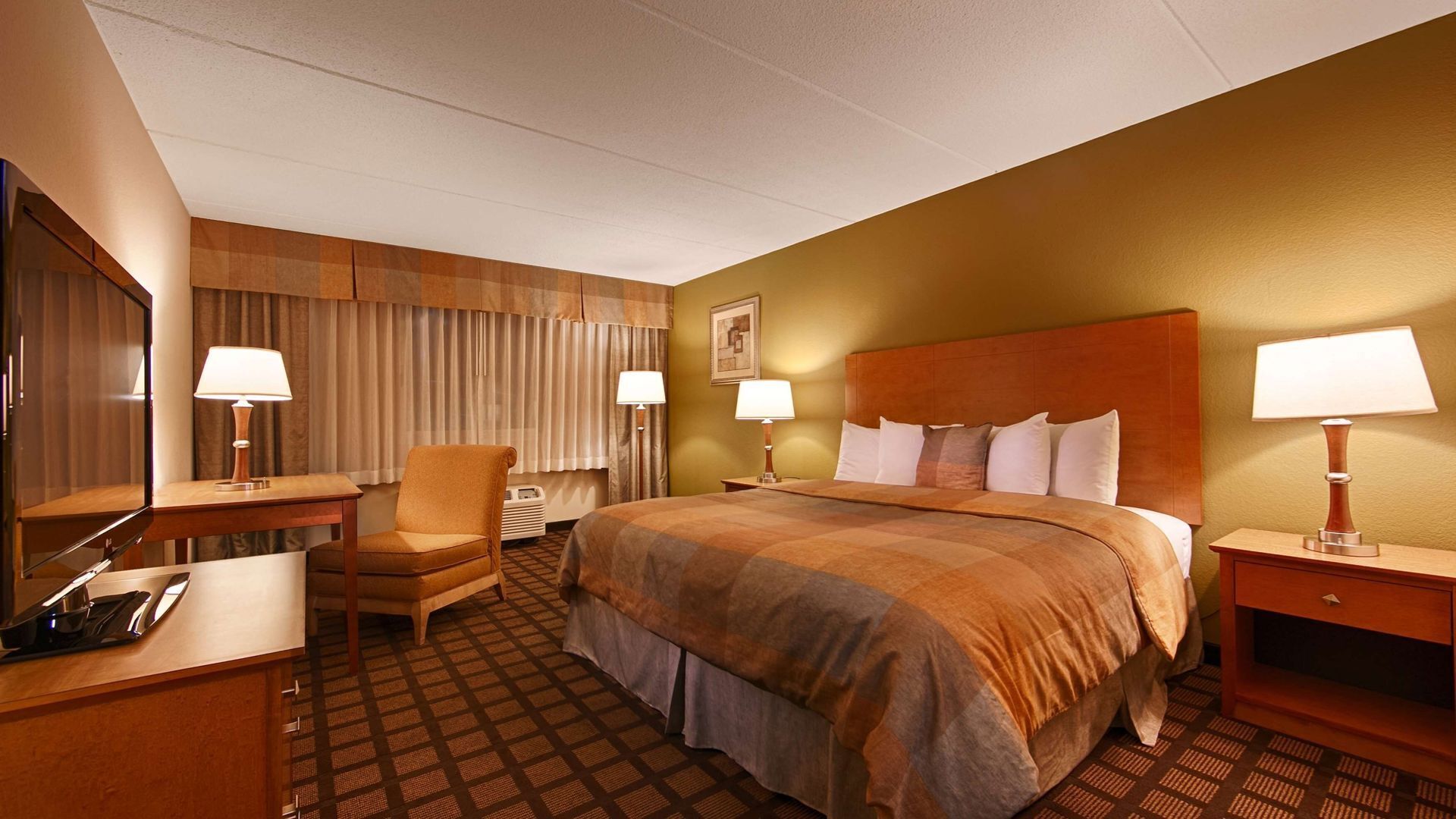 Pillowtop beds, in-room safe, desk, laptop workspace