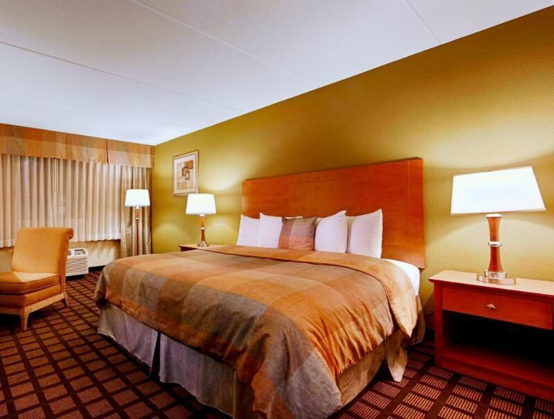 Pillowtop beds, in-room safe, desk, laptop workspace
