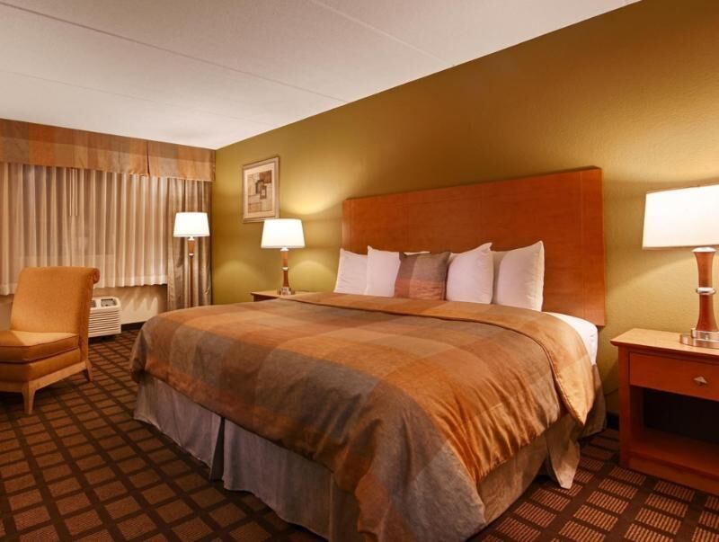 Pillowtop beds, in-room safe, desk, laptop workspace