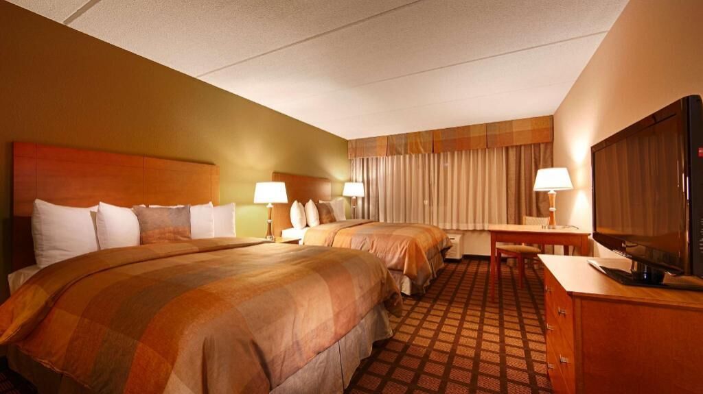 Pillowtop beds, in-room safe, desk, laptop workspace