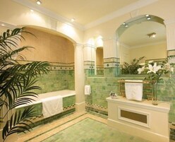 Habitación de lujo doble | Baño | Artículos de higiene personal gratuitos, secador de pelo y toallas