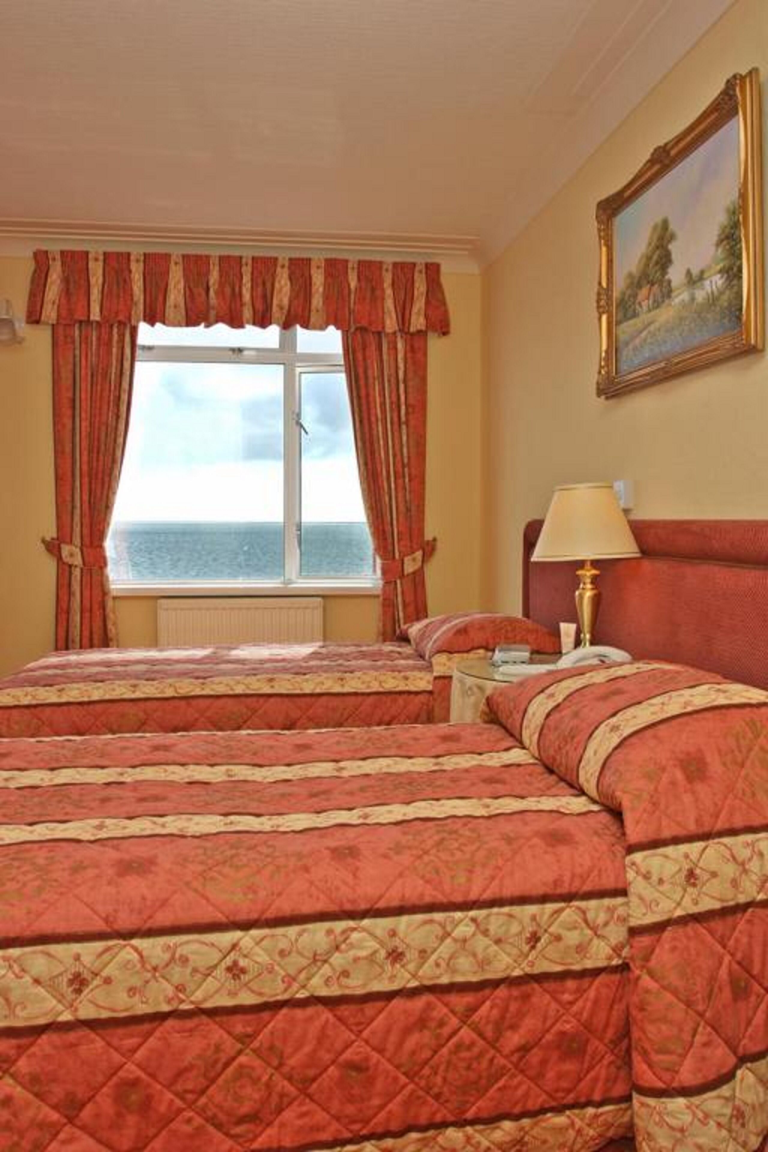 Tabla de planchar con plancha, cunas gratuitas y wifi gratis 