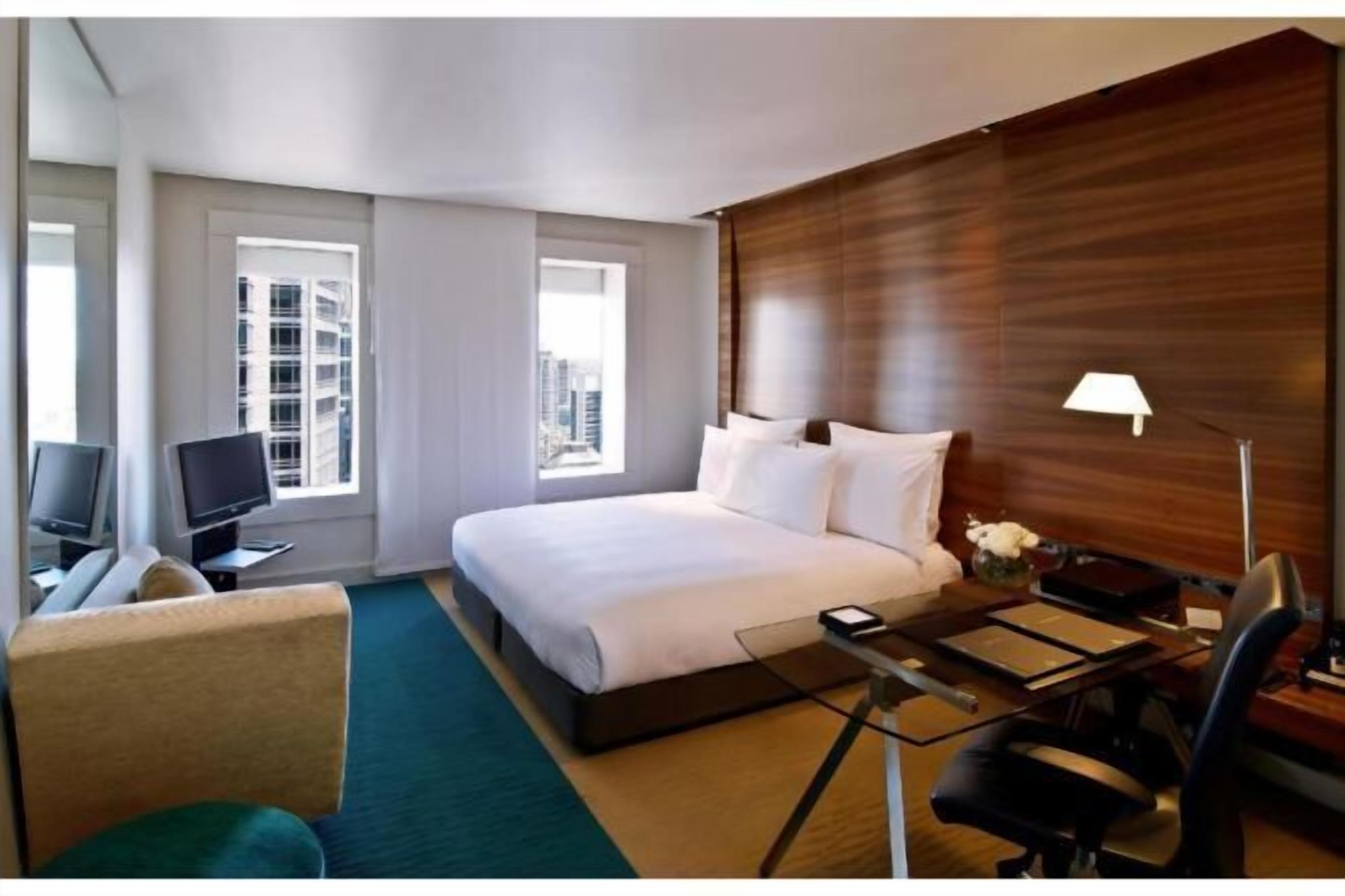 Hypo-allergenic bedding, down comforters, in-room safe, desk