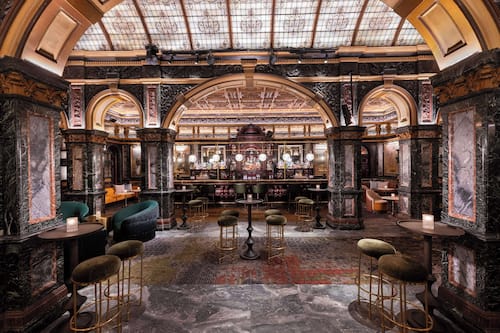 3 bars/lounges