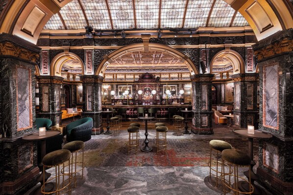 3 bars/lounges