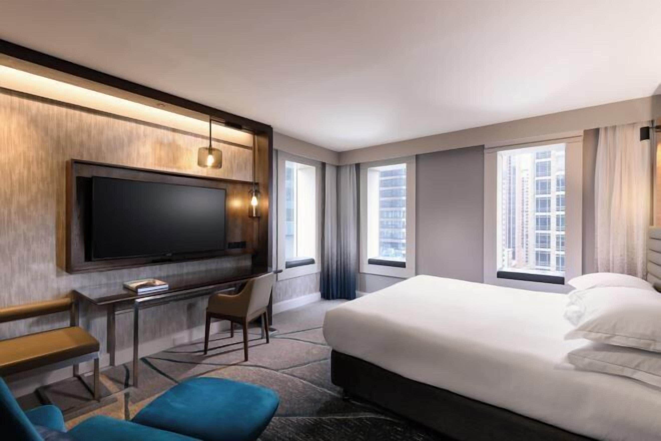 Hypo-allergenic bedding, down duvets, in-room safe, desk