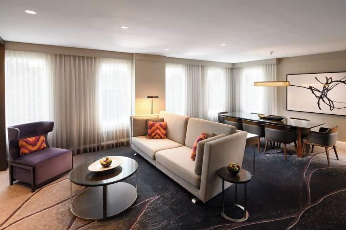 Vardagsrum | 52-tums LCD-tv med digitalkanaler och tv