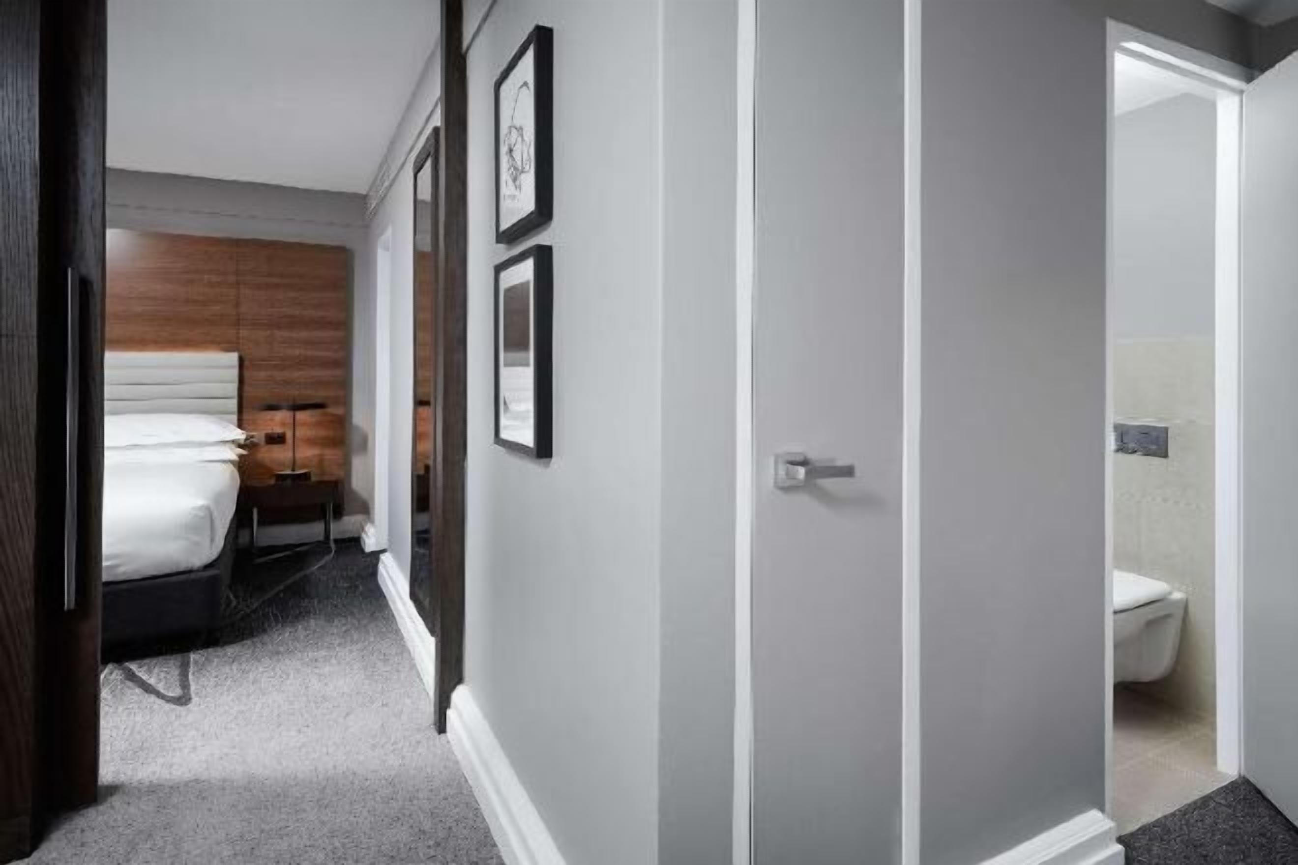 Hypo-allergenic bedding, down comforters, in-room safe, desk