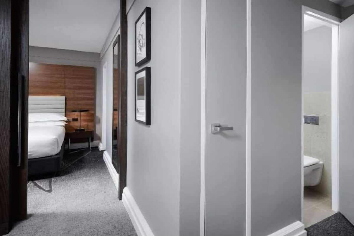 Literie hypoallergénique, couette en duvet, coffre-fort, bureau