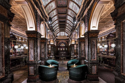 3 bars/lounges