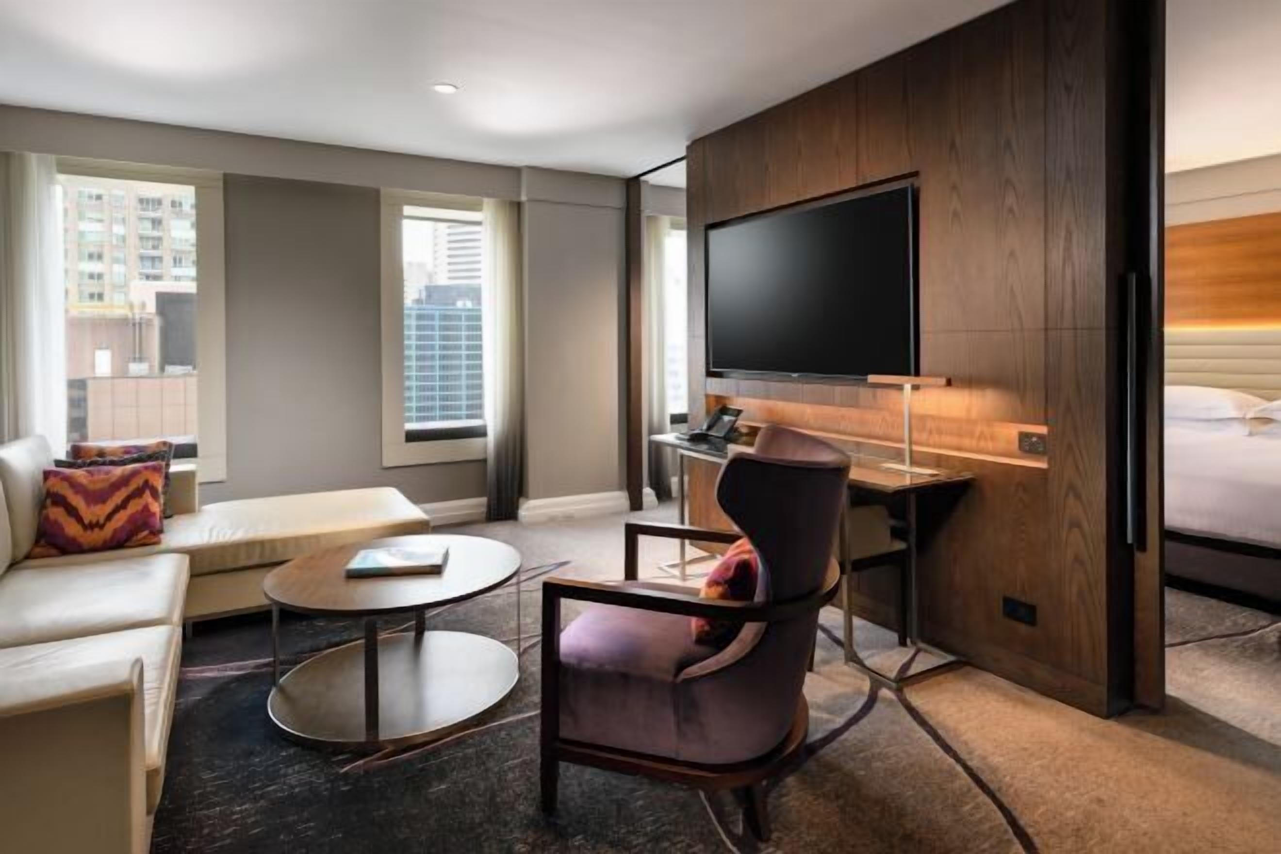 Hypo-allergenic bedding, down comforters, in-room safe, desk