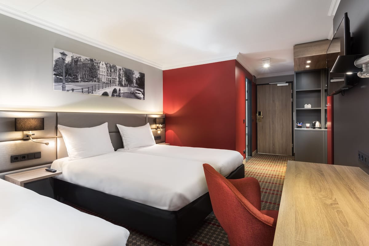 1 bedroom, down duvets, in-room safe, desk