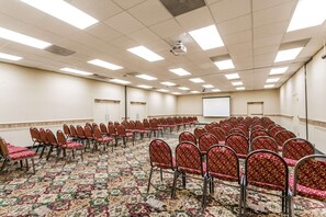 Meeting facility - Ramada Hotel & Conference Center by Wyndham Edgewood (Edgewood)
